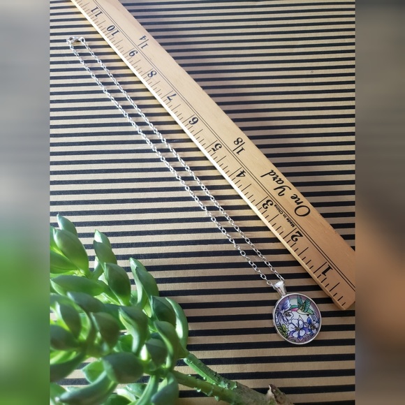 🌺 NEW Humming Bird Cabochon Necklace - Picture 5 of 5